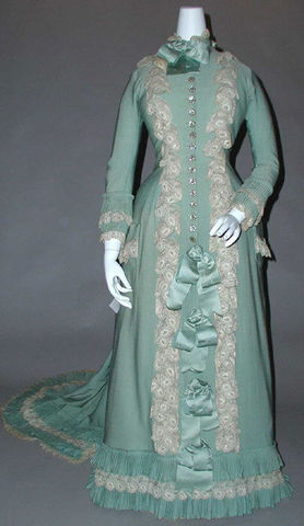 1890 French Silk Tea Gown via Met Museum dd7c2