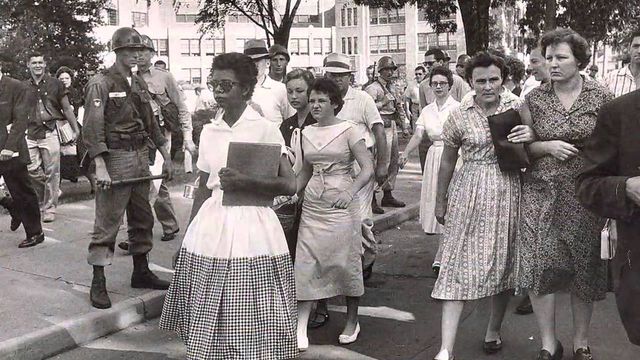 elizabeth eckford on the walk to little rock central high school 1957 c4e7c