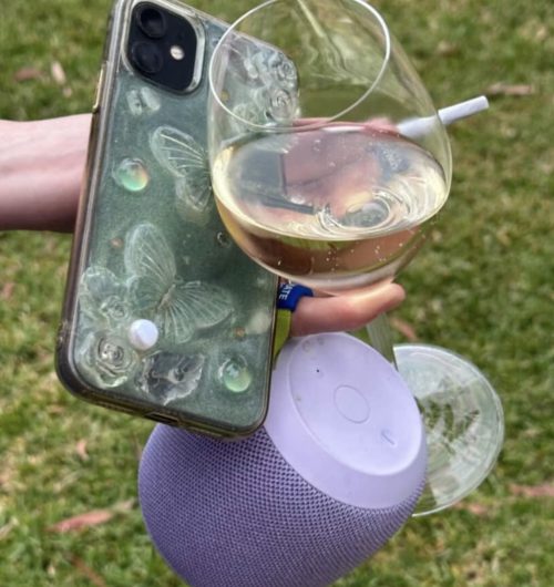 Image courtesy of loi loi via @girlscarryingshit